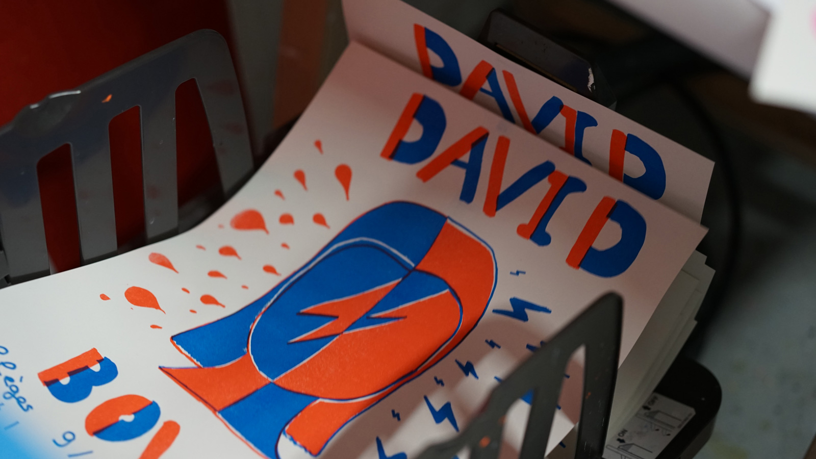 **Workshop Let there be rock !**  Ateliers de création d'affiches de concerts de Rock et initiation à l'impression en risographie avec les collèges de Clermont et le Lycée Louis Barthou à Pau.  Cet atelier a été mis en place avec Jean-Marc Saint Paul, Blandine Laborde du Collège Clermont et Corinne Guichet du Lycée Louis Barthou. Le workshop s'est déroulé sur 6 sessions de deux heures avec un total de 40 élèves.   Projet mené via le collectif 2223 avec Arthur Epineau.